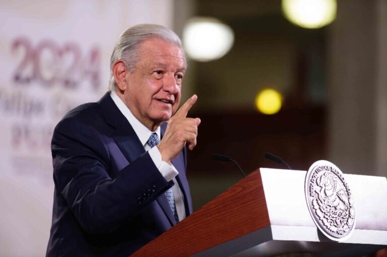 Último informe de AMLO será en el Zócalo; anuncia gira de la salud