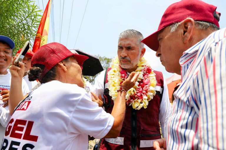 Calles integrales y seguras para las colonias de Tuxtla: Ángel Torres