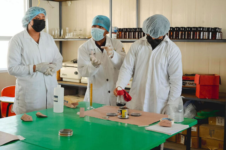 CECyTE Chiapas oferta especialidad a nivel técnico en Laboratorista químico