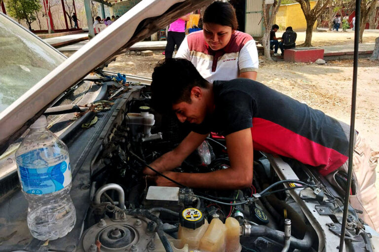 Oferta CECyTE Chiapas formación práctica en Motores de Combustión Interna