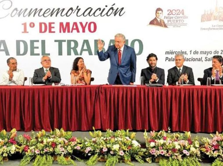 ‘Mejoramos las condiciones de trabajo’; López Obrador enlista logros