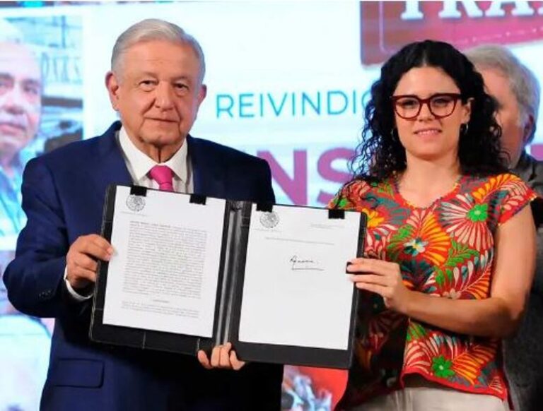 López Obrador firma decreto que crea Fondo de Pensiones; en junio, transferencia de recursos