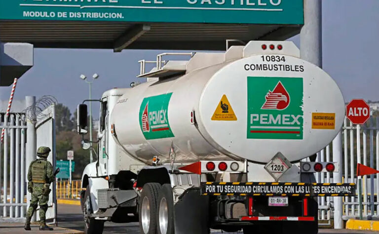 Pipas de Pemex llegan a Chiapas para atender desabasto en gasolineras