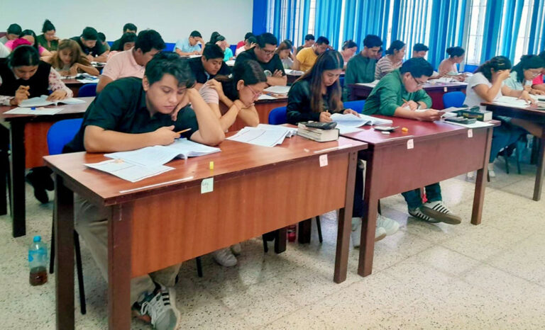 Aplican 188 egresados de la UNACH EGEL de manera presencial