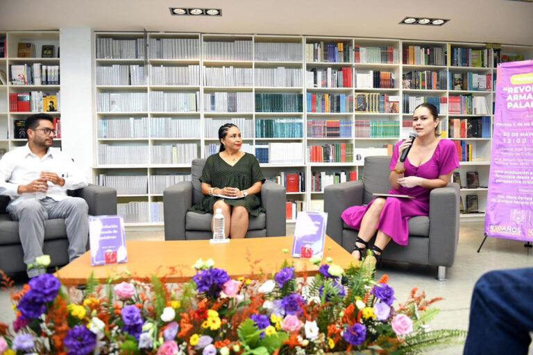 Presentan en la UNACH el libro ‘Revolución armada de palabras’