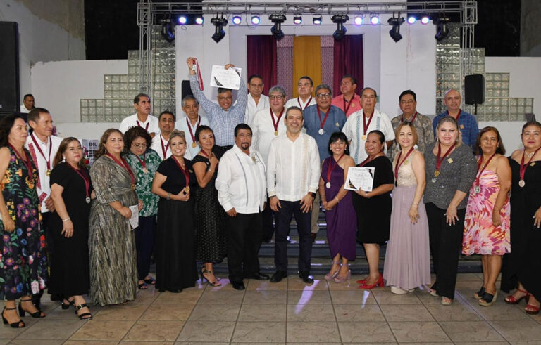 Entregan Medalla de Reconocimiento al Mérito Académico a docentes en activo y jubilados de la UNACH en Tapachula