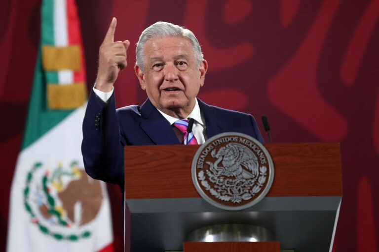 Asegura presidente López Obrador que en la verdadera democracia el pueblo manda