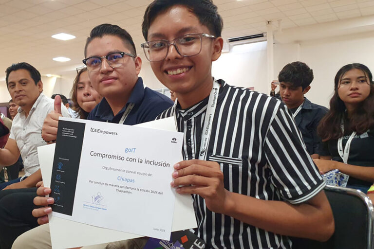 Entregan reconocimiento nacional a CECyT 22 Ricardo Flores Magón por Proyecto Tecnológico Inclusivo