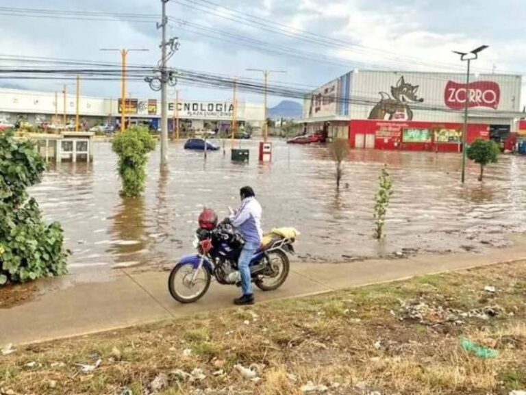 Lluvias vuelven a azotar el Edomex; causan daños en otros estados