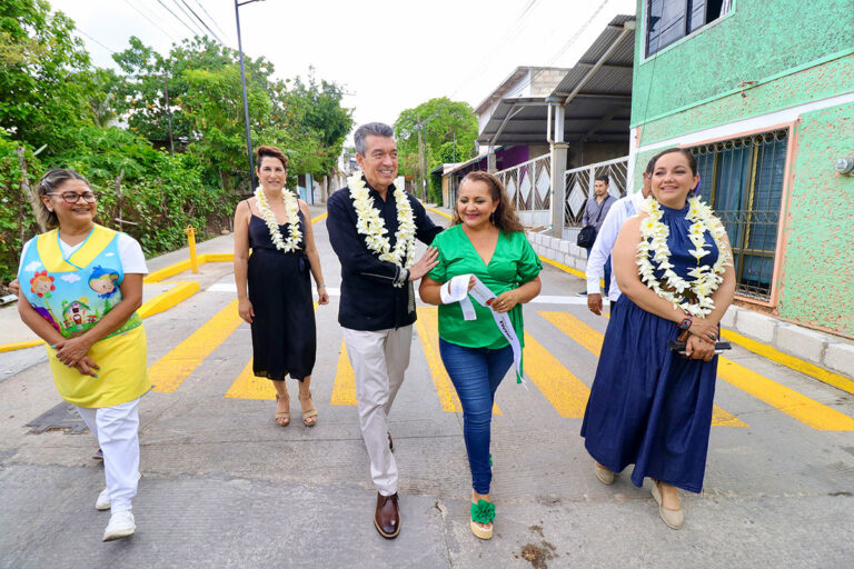 Inaugura Rutilio Escandón pavimentación de calles y avenidas en la colonia Rosario Poniente, de TGZ