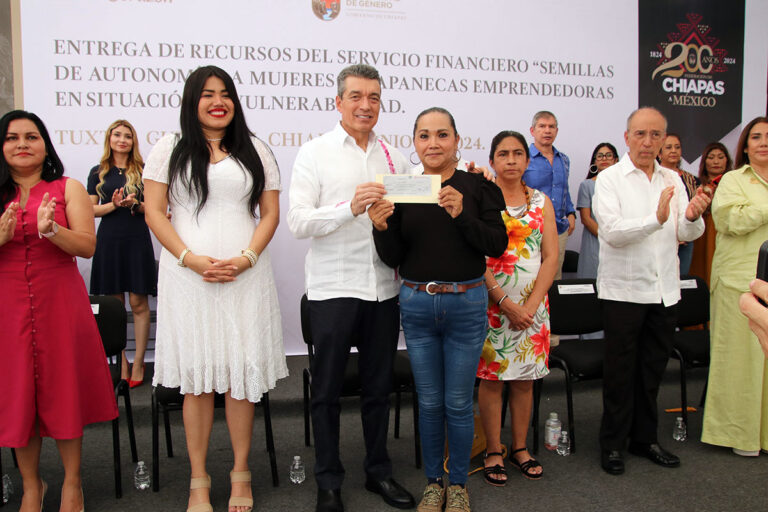 Entrega Rutilio Escandón recursos a chiapanecas emprendedoras en situación de vulnerabilidad