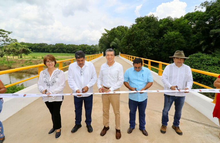 En Huixtla, Rutilio Escandón inauguró la construcción del Puente ‘Las Morenas’, sobre el Río Maxixapa