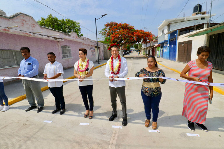 Inaugura Rutilio Escandón pavimentación y mejoramiento integral de la calle Oaxaca, en la colonia Las Granjas