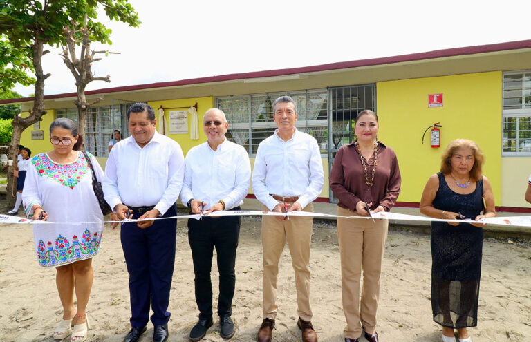 Rutilio Escandón moderniza la Telesecundaria No. 786 ‘Quetzalcóatl’, de Tapachula