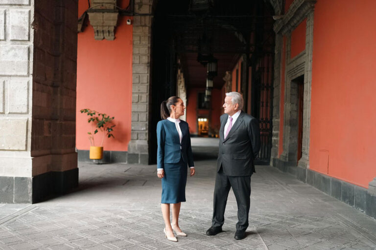 Claudia Sheinbaum sostiene una reunión con el Presidente López Obrador