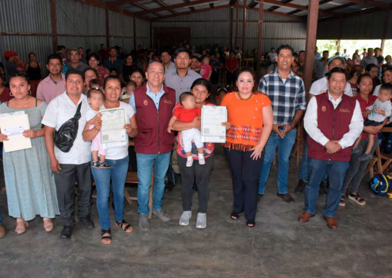 Entregan registros de nacimiento y actas certificadas en Hermenegildo Galeana