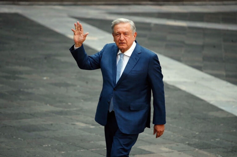 Crítica AMLO la forma en que busca imponerse el grupo conservador