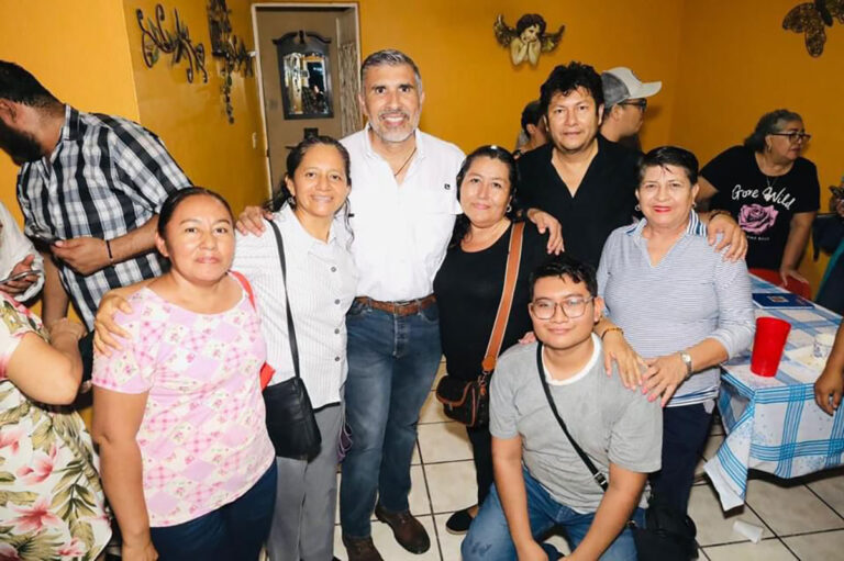 Visita, escucha y atiende Ángel Torres a más colonias de Tuxtla