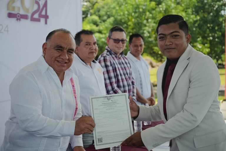 Realizan ceremonia de graduación en CECyT 47 Estación Huehuetán