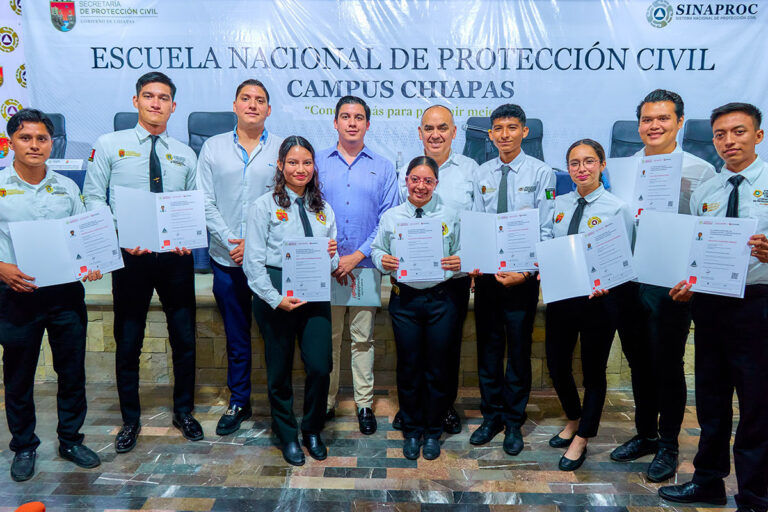 Alumnos, docentes de la Enaproc Chiapas y personal de CFE reciben certificados CONOCER
