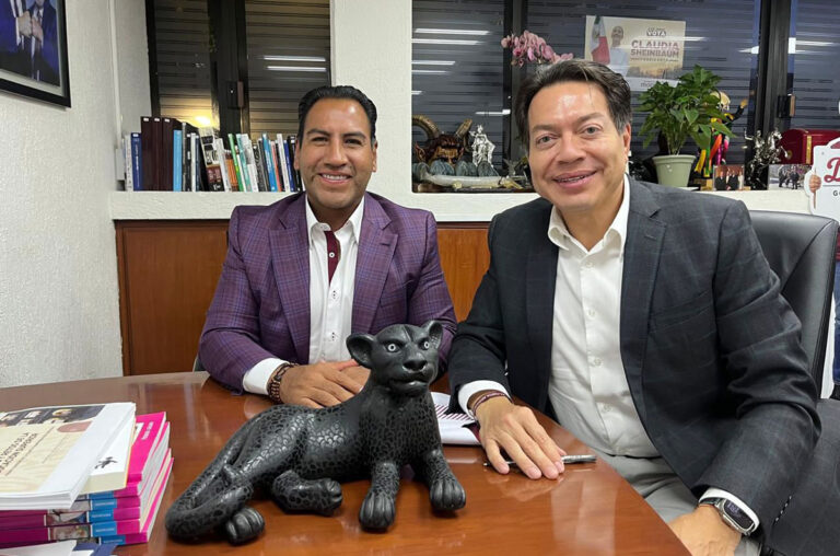 Eduardo Ramírez y Mario Delgado dialogan sobre la beca para estudiantes de secundaria
