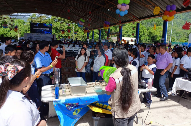 Presentan trabajos del Proyecto ‘Robótica Educativa’, en Pichucalco