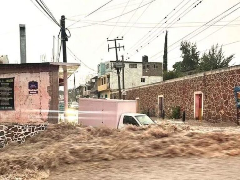Fuertes lluvias dejan 3 muertos y deslaves