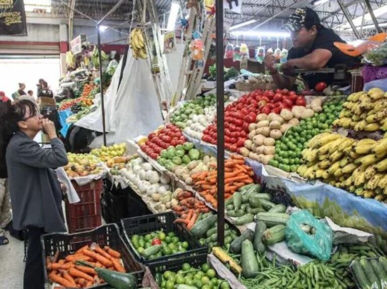 Frutas y verduras disparan inflación; Gas LP y gasolina magna, también al alza