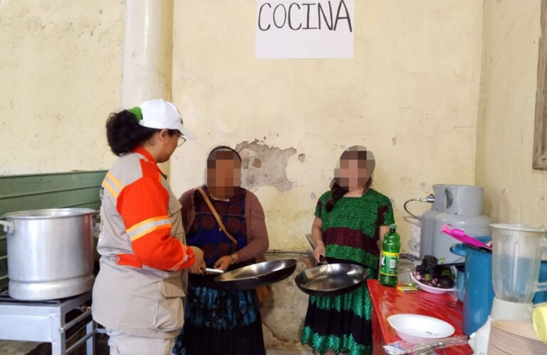 Continúa la atención a personas de la comunidad Tzanembolom, municipio de Chenalhó