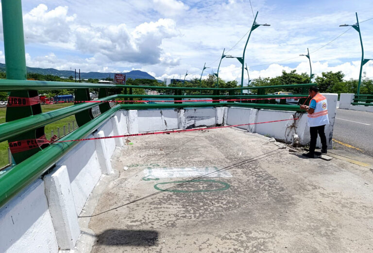 Puente vehicular del Libramiento Sur no presenta daños en la estructura