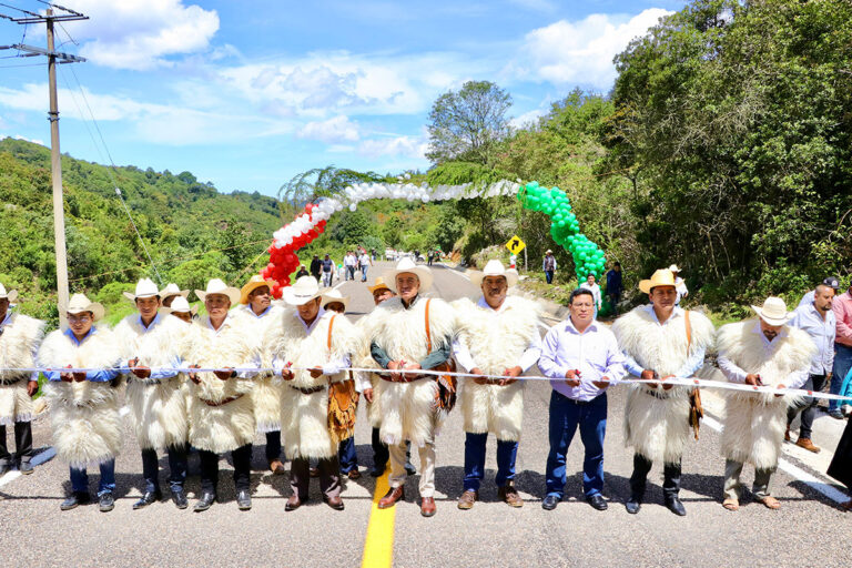 Inaugura Rutilio Escandón construcción del camino Yaalvacash – Entronque Carretero Yutniontic