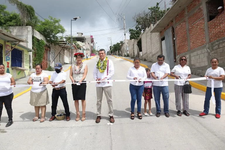 Rutilio Escandón hace justicia social a colonos de La Condesa, en TGZ; inaugura pavimentación de calles
