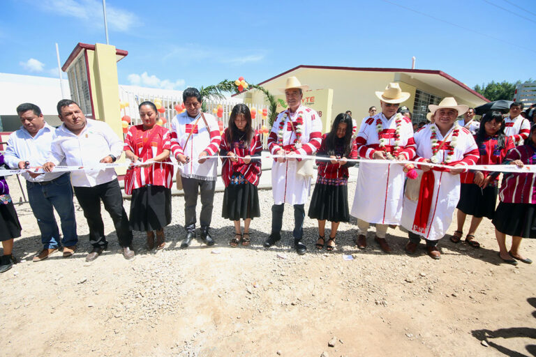 En Oxchuc, Rutilio Escandón inaugura infraestructura educativa en el Cecyte Chiapas, Plantel 48 Yochib