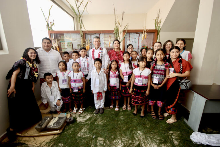 Rutilio Escandón y Alejandra Frausto reciben a niños y jóvenes de los Semilleros Creativos de Chiapas