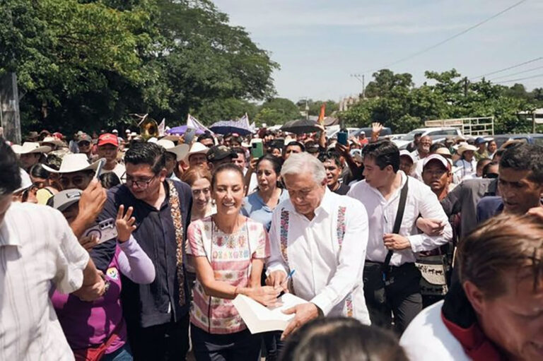 Vamos a seguir construyendo caminos artesanales para comunicar a Guerrero: Claudia Sheinbaum