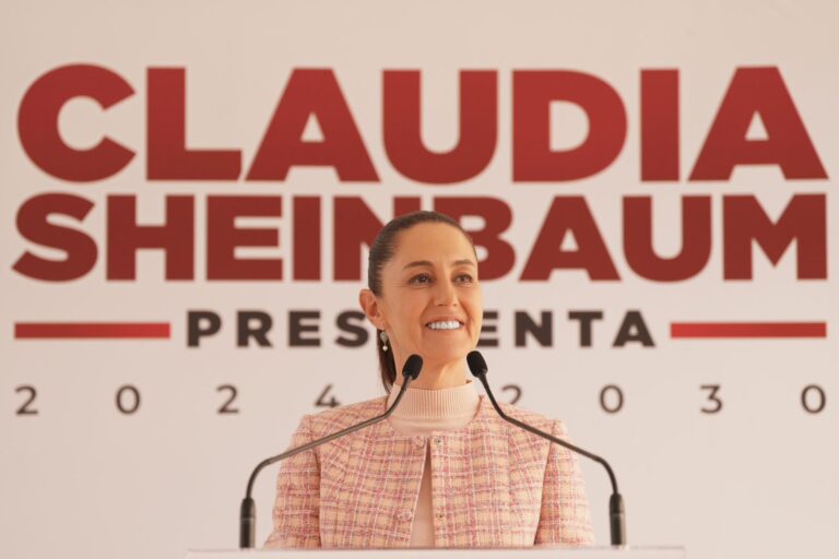 En 2025 todas las mujeres adultas mayores recibirán un apoyo universal de más de 3 mil pesos: Sheinbaum