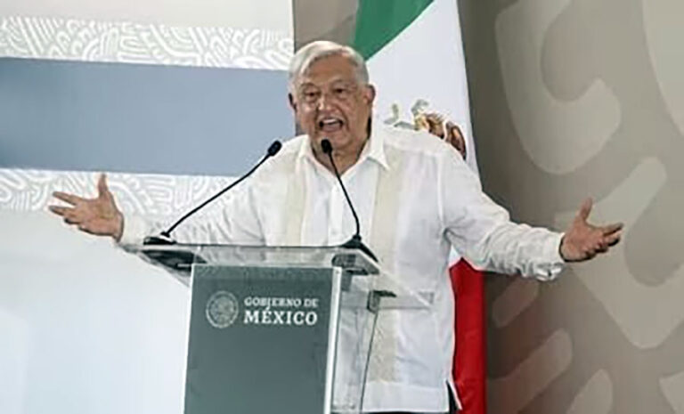 Reconoce AMLO el derecho a manifestarse, ‘somos libres’
