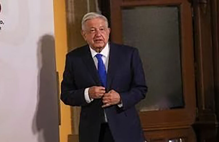 Califica AMLO de ‘hipócritas’ a sus opositores contra la llamada sobre representación