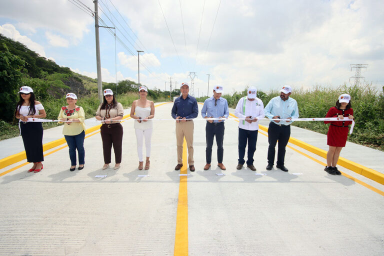 Rutilio Escandón inaugura pavimentación de calle Ciro Farrera desde bulevar Laguitos hasta entronque con libramiento Norte