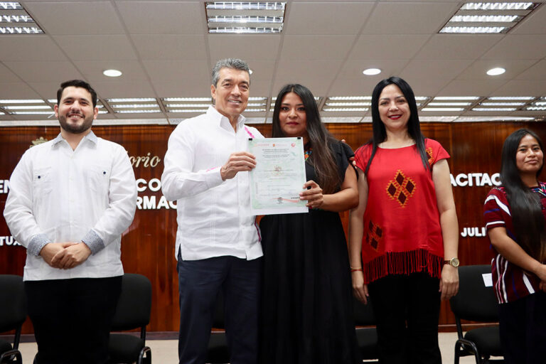 Entrega Rutilio Escandón constancias del curso ‘Formación en Cultura Política’ a 977 jóvenes