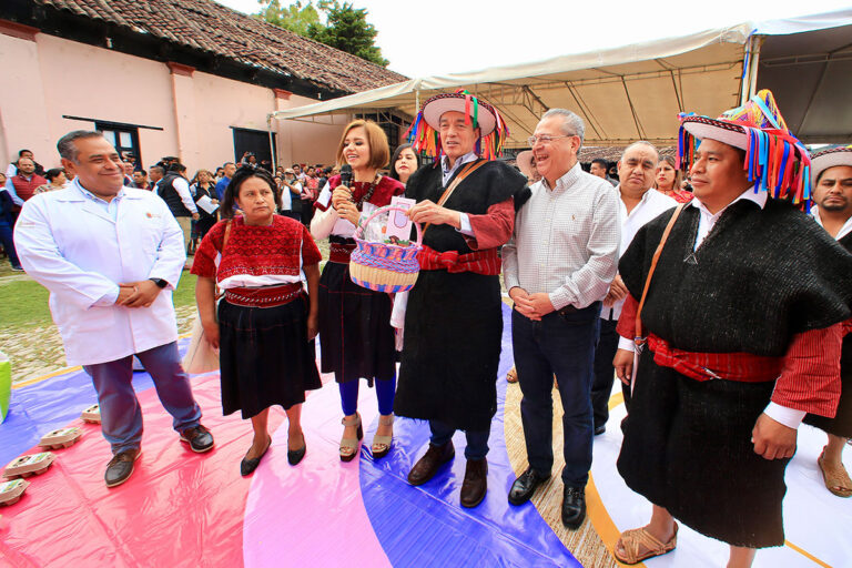 Rutilio Escandón inicia entrega de proyectos para huertos escolares y producción de traspatio