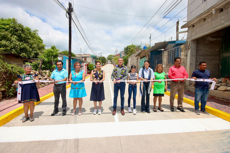 Rutilio Escandón inaugura pavimentación en la colonia Potinaspak, de Tuxtla Gutiérrez
