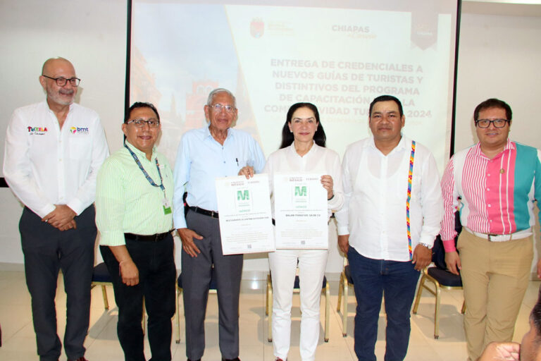 Entrega Sectur Chiapas credenciales a nuevos guías de turistas y distintivos de programa de capacitación