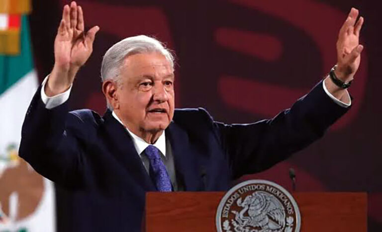 Llama AMLO a seguir luchando por los ideales de igualdad y justicia