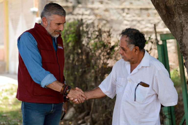 Cumpliendo la palabra en la colonia Potinaspak: Ángel Torres