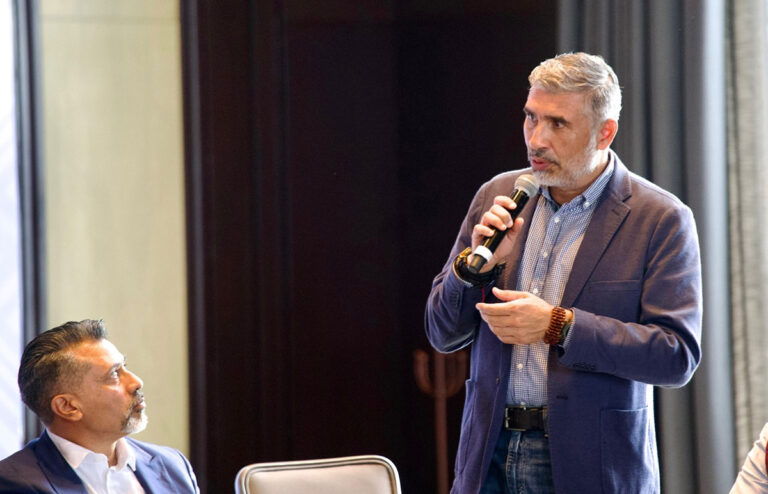 Presente Ángel Torres en reunión de alcaldes electos de Morena con Eduardo Ramírez