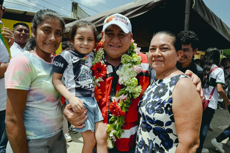 Dan banderazo a la remodelación de ‘La Canchita’, en Huehuetán