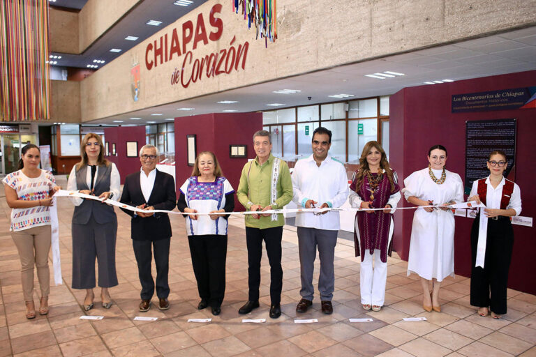 Rutilio Escandón inaugura exposición ‘Los Bicentenarios de Chiapas: Documentos Históricos’