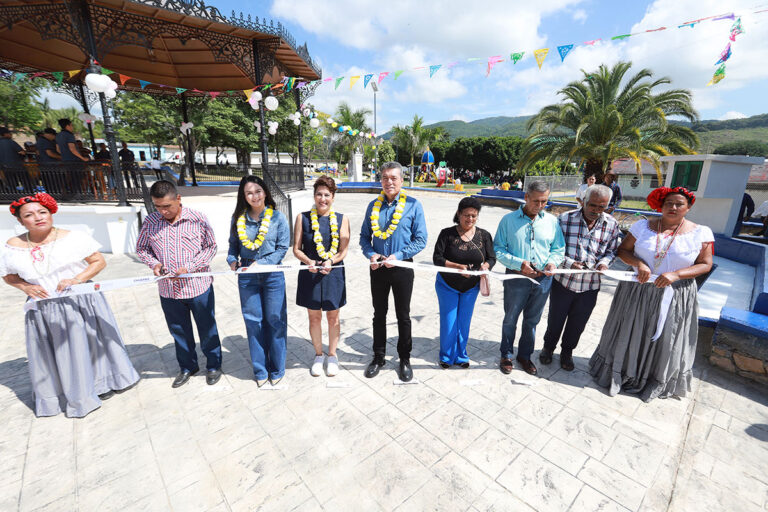 En Jiquipilas, Rutilio Escandón moderniza el Parque Público de la localidad José María Pino Suárez