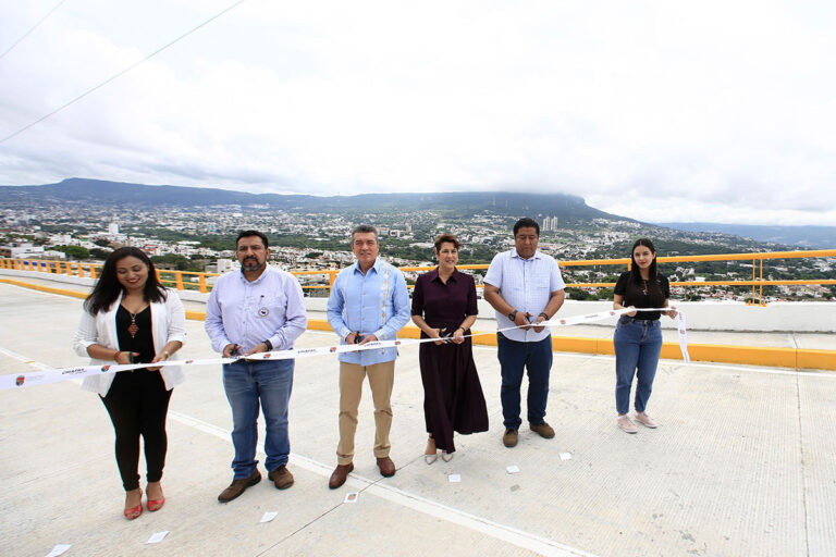 Inaugura Rutilio Escandón pavimentación de la Calle Lagunas de Montebello en la Colonia Laguitos